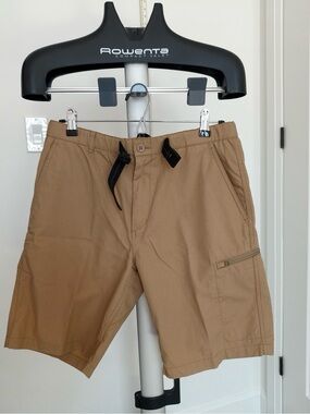 Uniqlo Men's Cargo Shorts in Tan with Quick-Adjust Waist